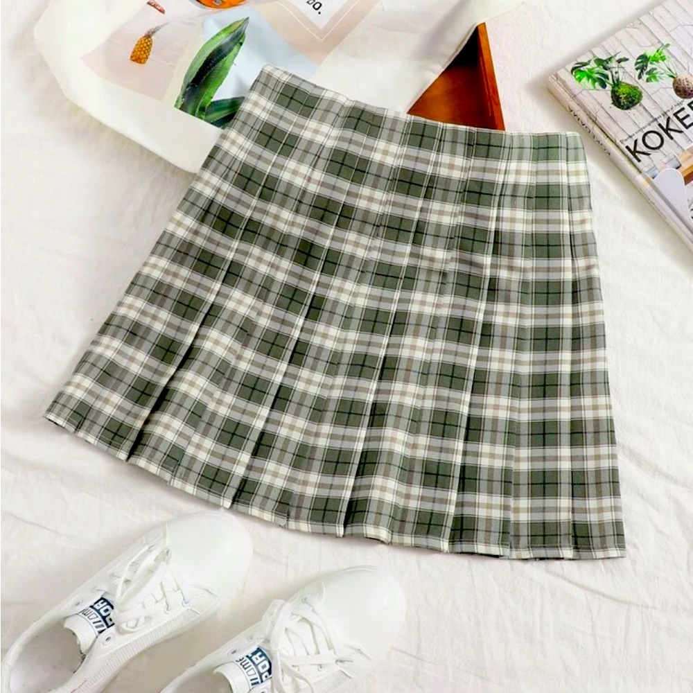 Ladies Plus Pleated Skirt